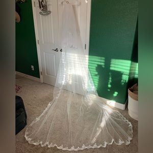 CATHEDRAL LACE WEDDING VEIL